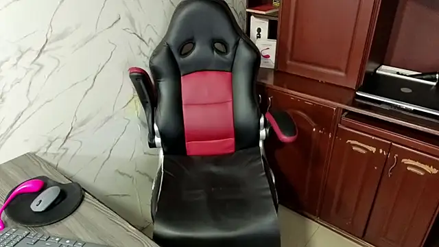 MissEscarleth online show from 31, 10, 2025