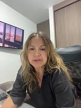 Snapshot of Leyna_liu chatting on 23, 3, 2025 Leyna liu online show from 23, 3, 2025