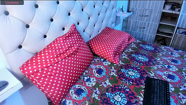 Krystal Cruz online show from 3, 3, 2025