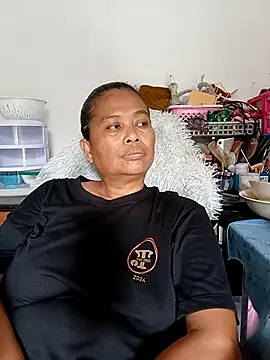 Snapshot of Fon_Bigboobs chatting on 12, 10, 2025 Fon Bigboobs online show from 12, 10, 2025