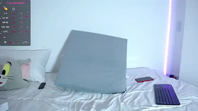 Snapshot of megan_bluee23 chatting on 4, 12, 2024 megan bluee23 online show from 4, 12, 2024