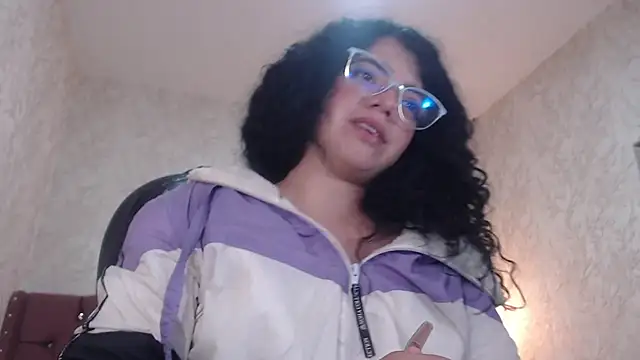 EmmaCowperr online show from 8, 1, 2025