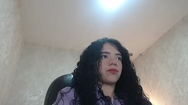 EmmaCowperr online show from 9, 1, 2025