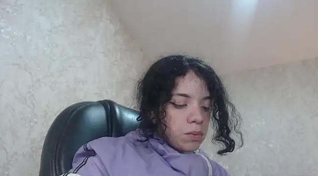 EmmaCowperr online show from 16, 1, 2025