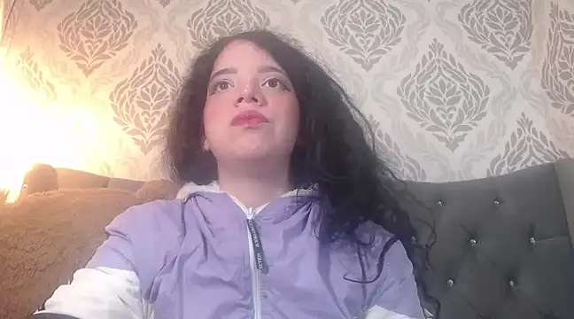 EmmaCowperr online show from 26, 2, 2025