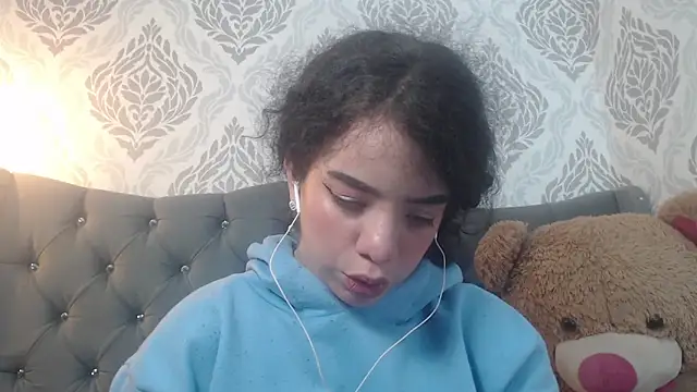 EmmaCowperr online show from 15, 3, 2025