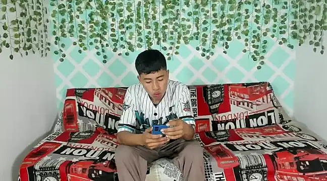 oliverhot2005 online show from 20, 2, 2025