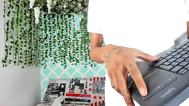 oliverhot2005 online show from 16, 3, 2025