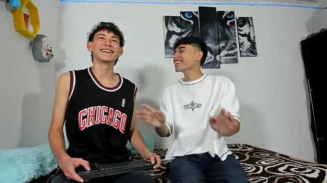 oliverhot2005 online show from 22, 3, 2025