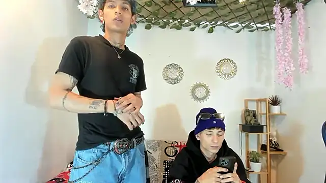 oliverhot2005 online show from 3, 10, 2025