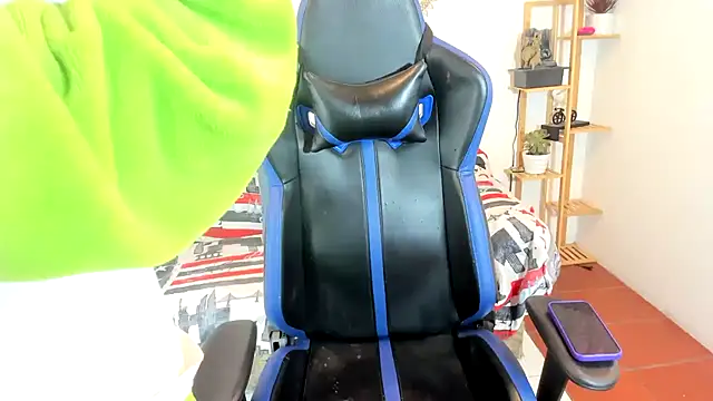 oliverhot2005 online show from 21, 10, 2025