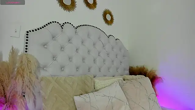 Ashleyjenner  online show from 25, 1, 2025