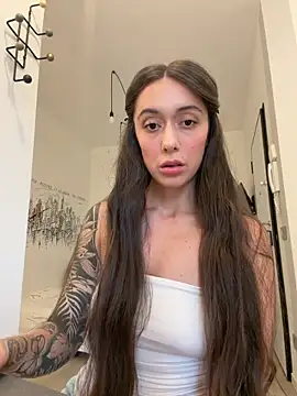 Snapshot of emiliasommer chatting on 4, 6, 2026 emiliasommer online show from 4, 6, 2026