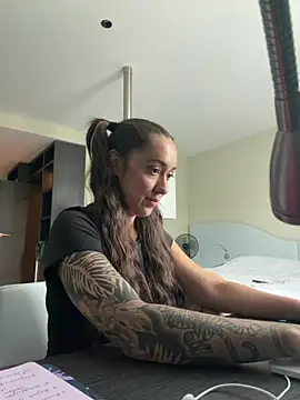 Snapshot of emiliasommer chatting on 17, 6, 2026 emiliasommer online show from 17, 6, 2026