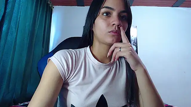 Snapshot of Ariel_Zeo1 chatting on 5, 2, 2025 Ariel Zeo1 online show from 5, 2, 2025