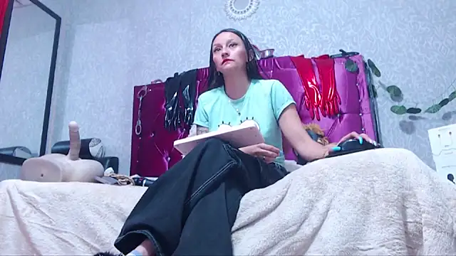 AyshaScott online show from 12, 4, 2026