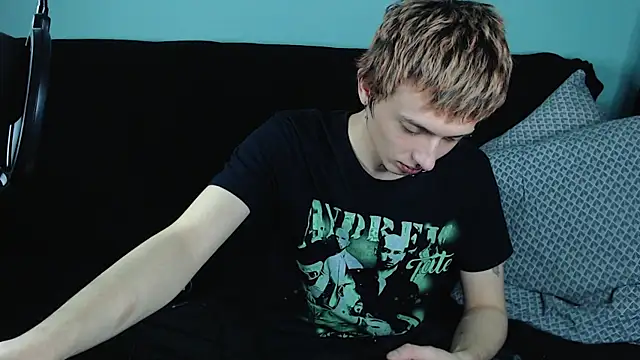 Snapshot of axxxturel chatting on 5, 1, 2025 axxxturel online show from 5, 1, 2025