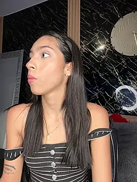 Snapshot of Ema_azel chatting on 5, 1, 2025 Ema azel online show from 5, 1, 2025