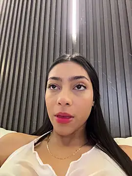 Snapshot of Ema_azel chatting on 17, 12, 2025 Ema azel online show from 17, 12, 2025