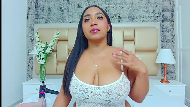 KateVenegas online show from 8, 2, 2025