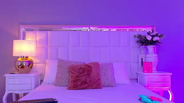 KateVenegas online show from 14, 10, 2025