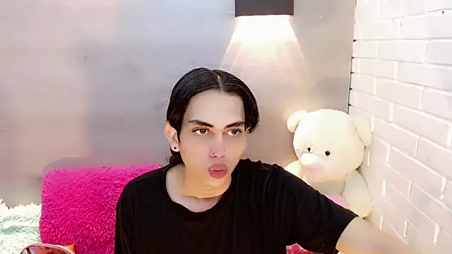 Daniela Pink  online show from 7, 10, 2025