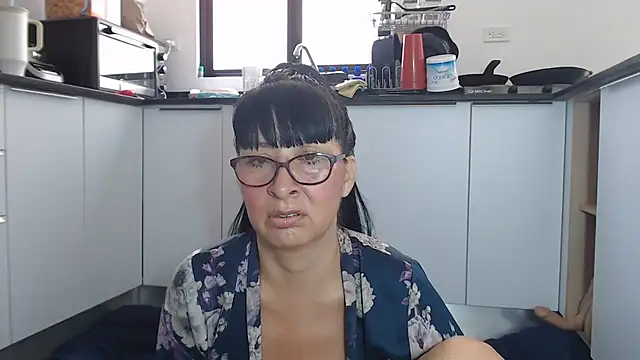 Snapshot of HellenLatin chatting on 4, 6, 2026 HellenLatin online show from 4, 6, 2026