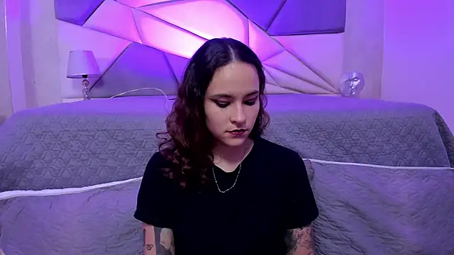 AnnyThompson  online show from 7, 2, 2025