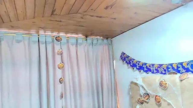 Snapshot of Zoe_Curvy chatting on 3, 11, 2025 Zoe Curvy online show from 3, 11, 2025