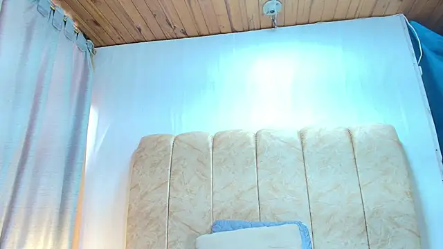 Snapshot of Zoe_Curvy chatting on 9, 11, 2025 Zoe Curvy online show from 9, 11, 2025