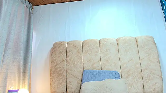 Snapshot of Zoe_Curvy chatting on 18, 11, 2025 Zoe Curvy online show from 18, 11, 2025