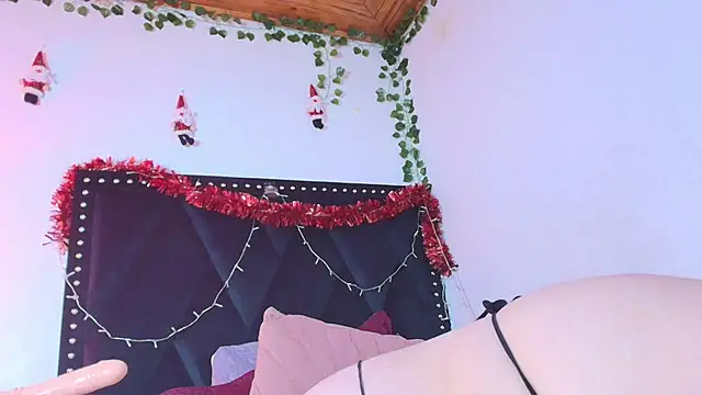 Snapshot of Zoe_Curvy chatting on 17, 12, 2025 Zoe Curvy online show from 17, 12, 2025