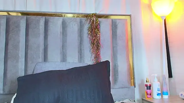 Snapshot of Zoe_Curvy chatting on 7, 2, 2026 Zoe Curvy online show from 7, 2, 2026