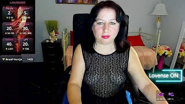 Julia Dean online show from 1, 2, 2025