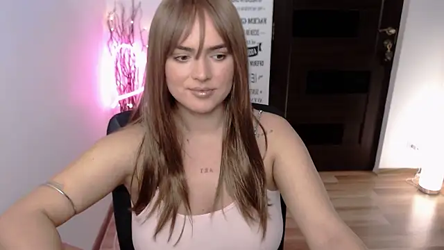 Snapshot of ChloeJewel1 chatting on 1, 2, 2026 ChloeJewel1 online show from 1, 2, 2026