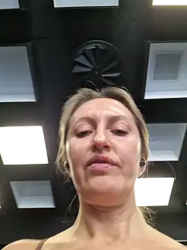 Miss    Mia  online show from 26, 1, 2025