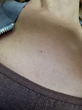 Miss    Mia  online show from 13, 2, 2025