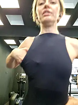 Miss    Mia  online show from 28, 2, 2025