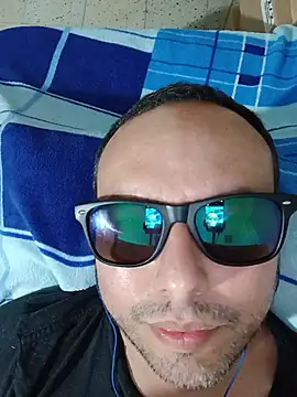 Snapshot of ElSunEagle chatting on 5, 7, 2026 ElSunEagle online show from 5, 7, 2026
