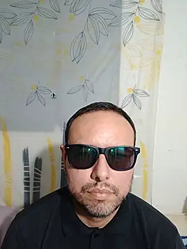 Snapshot of ElSunEagle chatting on 11, 7, 2026 ElSunEagle online show from 11, 7, 2026