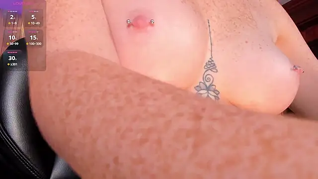 Snapshot of CorinneRusso chatting on 12, 1, 2025 CorinneRusso online show from 12, 1, 2025