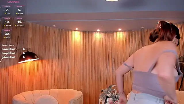 Snapshot of CorinneRusso chatting on 4, 3, 2025 CorinneRusso online show from 4, 3, 2025