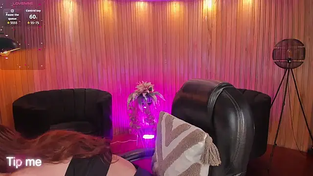 Snapshot of CorinneRusso chatting on 15, 12, 2025 CorinneRusso online show from 15, 12, 2025