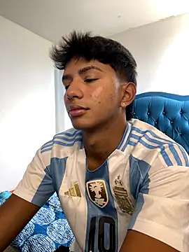 Leonarrrd 01 online show from 2, 10, 2025