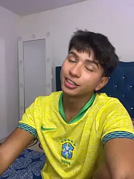 Leonarrrd 01 online show from 15, 10, 2025