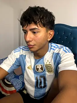 Leonarrrd 01 online show from 18, 10, 2025