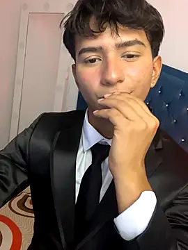 Leonarrrd 01 online show from 30, 10, 2025