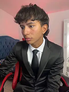 Leonarrrd 01 online show from 24, 11, 2025