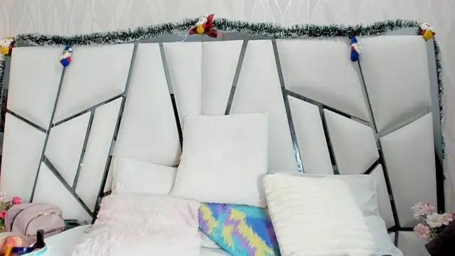  aurora18  online show from 23, 11, 2025