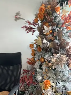 ValerieHilton online show from 14, 12, 2024